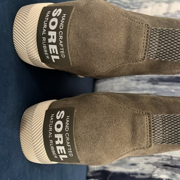 Sorel booties size 8.5 wedge - Picture 3 of 5